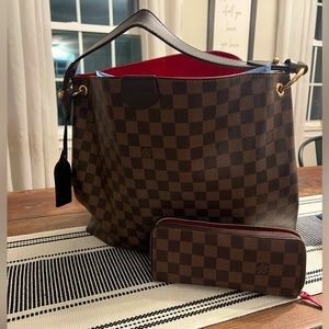 Louis Vuitton Graceful MM and Clémence wallet in Damier Ebene.